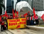 MTST protesta em frente a empresa de Paulo Guedes 