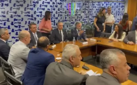 Embaixador de Israel é cobrado após evento com Bolsonaro