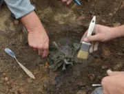 Arqueólogos descobrem artefato “mágico” em formato não tão comum