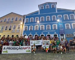 Manifestantes fazem Marcha da Maconha no Pelourinho