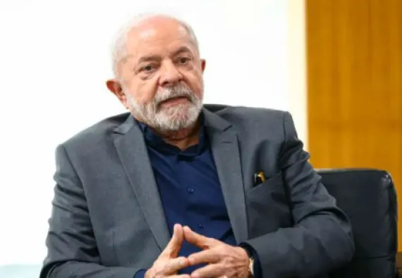 Lula lamenta morte de Alberto da Costa e Silva