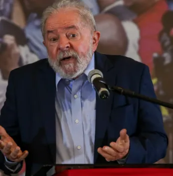 Lula confirma indicação de Flávio Dino ao STF e Gonet à PGR