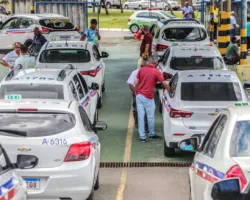 Taxistas de Salvador podem cobrar bandeira 2 a partir desta sexta