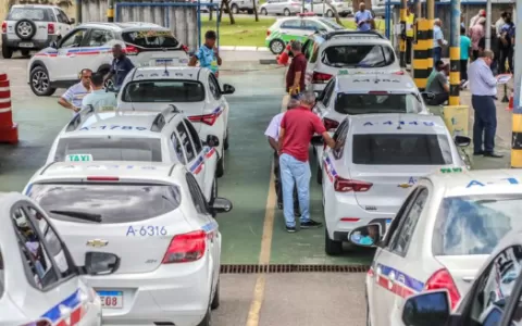 Taxistas de Salvador podem cobrar bandeira 2 a par
