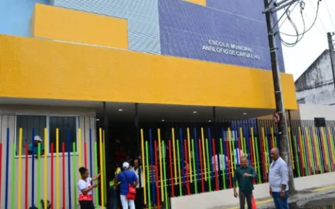 Secretária da Educação compara nova escola inaugurada com infraestrutura de colégios particulares