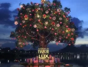 Ação de fake out-of-home de Essências do Brasil por Lux Botanicals celebra a brasilidade transformando árvore de copaíba em símbolo natalino