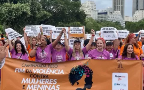 Lula sanciona lei que protege mulheres de violênci