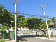 Homem leva descarga elétrica ao manipular cabos de alta tensão em Salvador