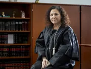Juíza busca romper imagem de arrogância no Judiciá