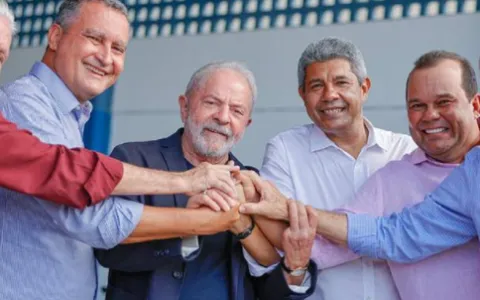 Lula faz mistério sobre participação nas eleições 