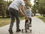 Criança na garupa da bicicleta traz sérios riscos 