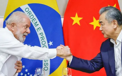 Lula e ministro chinês tratam de investimentos da 