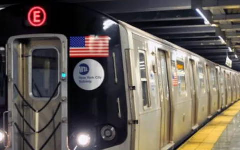 Seis pessoas são baleadas em estação de metrô; saiba detalhes