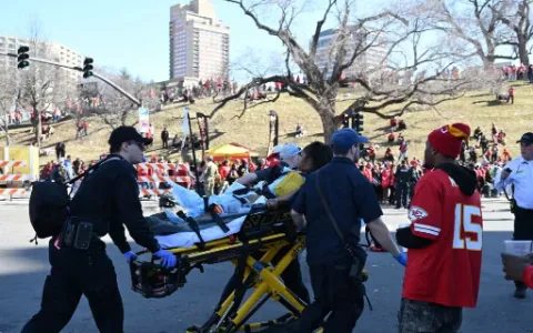 Ataque a tiros deixa um morto e mais de 20 feridos durante comemoração do Super Bowl em Kansas City