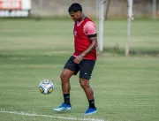“Agora é focar diretamente na Copa do Nordeste e buscar a reabilitação”, conta Rodrigo Andrade, à disposição no Vitória
