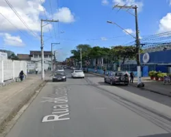 Homem sofre surto psicótico e destrói loja de shopping em Salvador