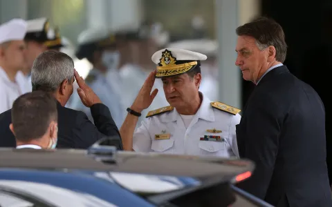 Comandante da Marinha colocou tropas à disposição de Bolsonaro, diz ex-chefe da Aeronáutica à PF
