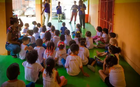 Projeto Escola Cria leva cultura afro-brasileira e ancestral para crianças de Niterói