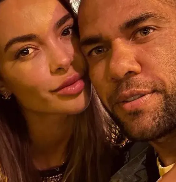 Mulher de Daniel Alves reativa perfil no Instagram após soltura do jogador