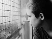 Transferência inesperada de clínica em meio ao tratamento de crianças com autismo gera revolta em famílias