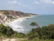 Conheça as principais praias de nudismo do Brasil 