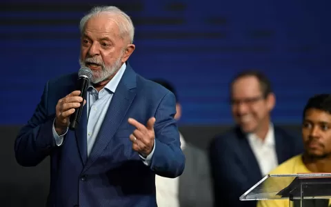 Lula não cumprimenta ministro de Portos, Janja cha