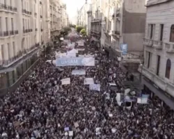 Estudantes protestam contra cortes do governo Mile