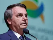 Em repouso após vasectomia, Bolsonaro recebe minis