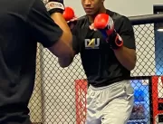 Adriano Moraes, lutador do MMA, firma residência n