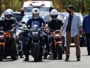 Bolsonaro anda de moto e visita deputada Bia Kicis