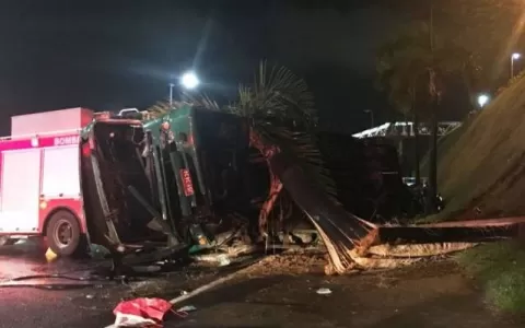 Ônibus cai de ribanceira e deixa 27 feridos em Sal