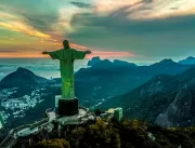 Monumentos icônicos no Brasil e no mundo se ilumin