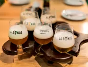 Cervejaria lança linha especial de cervejas em hom