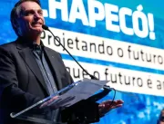 Bolsonaro visita estádio da Chapecoense e fala com