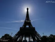 Torre Eiffel propõe testes de antígeno a visitante