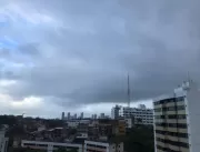 Salvador segue com tempo nublado e previsão de chu