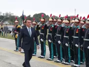 Bolsonaro participou da entrega de espadins aos ca