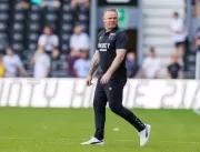 Rooney garante seguir no Derby County apesar da cr