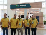 Diretores do Sicoob UniCentro Br recebem ex-jogado