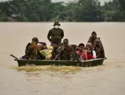 Bangladesh: militares tentam ajudar milhões de pes