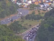 Acidente deixa trânsito lento na Avenida Luís Edua