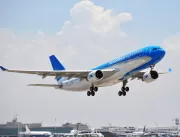 Avião faz pouso de emergência na Argentina por ala