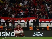 Flamengo abre vantagem contra o Corinthians e fica