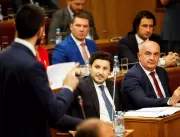 Governo de Montenegro pode cair após moção de desc
