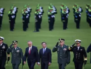 Presidente da Colômbia prega exército da paz diant