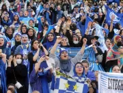 No Irã, mulheres assistem a jogo da 1ª divisão, ap