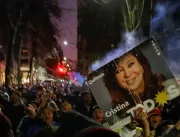Manifestantes enfrentam polícia na Argentina e irr