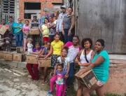 ONG Educar para Mudar entrega cestas básicas em co