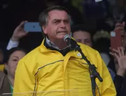 Bolsonaro sanciona lei que libera laqueadura e vas