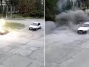 VÍDEO: Explosão quase atinge carro na Ucrânia